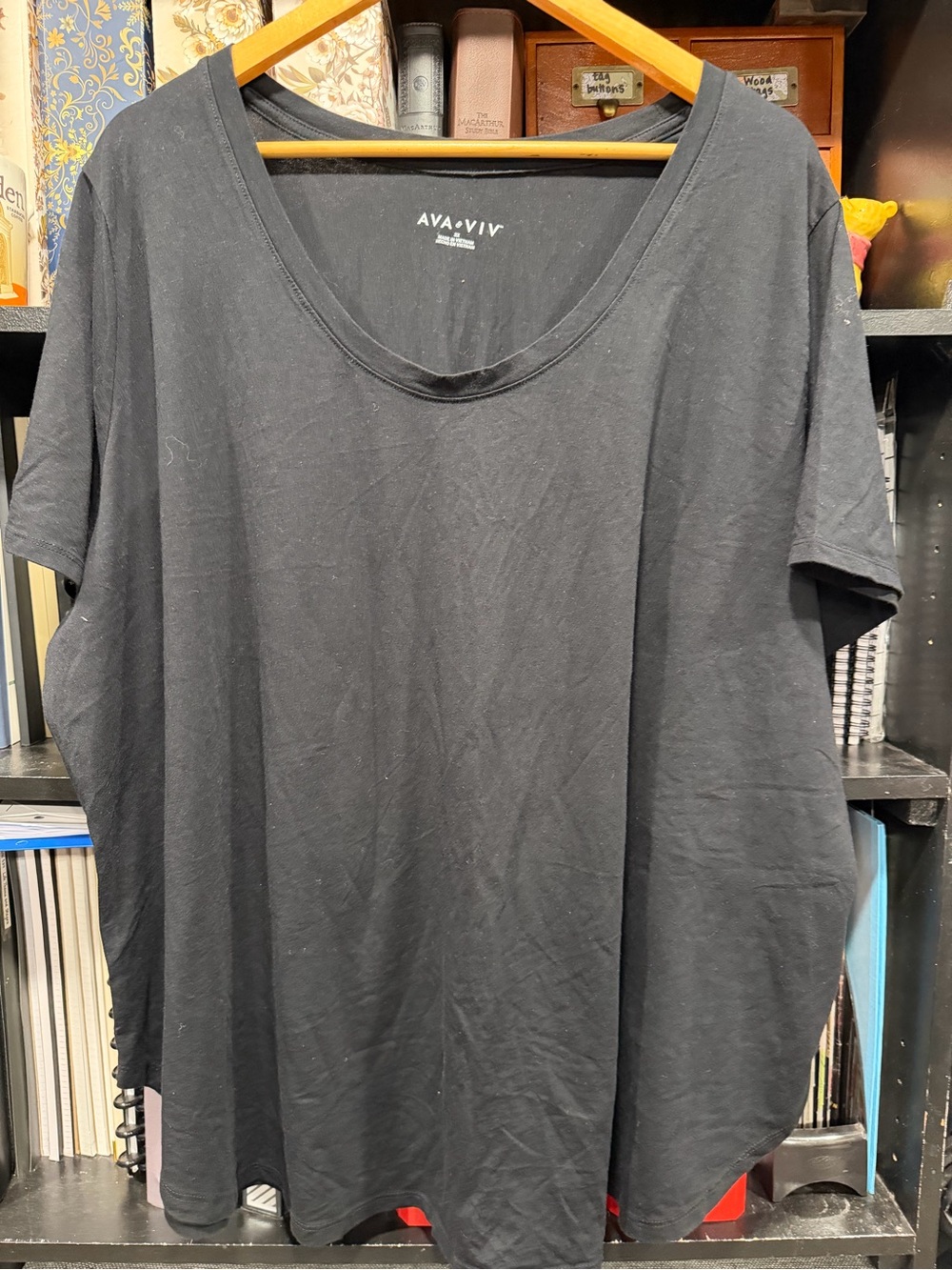 Ava & Viv Black Short-Sleeve Scoop Neck Tee